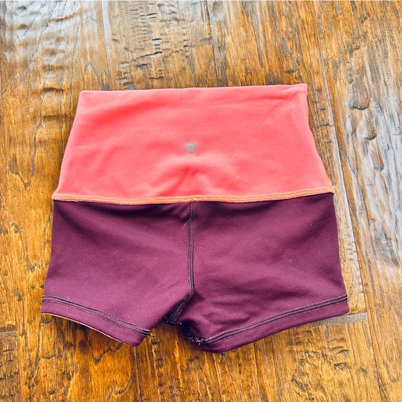 Lululemon Women’s High-Rise Train Shorts - Size 2 - Picture 4 of 4